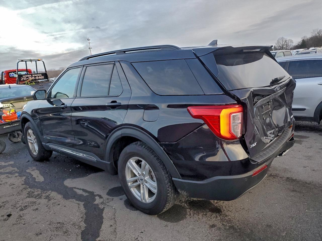 2024 FORD EXPLORER XLT photo 3