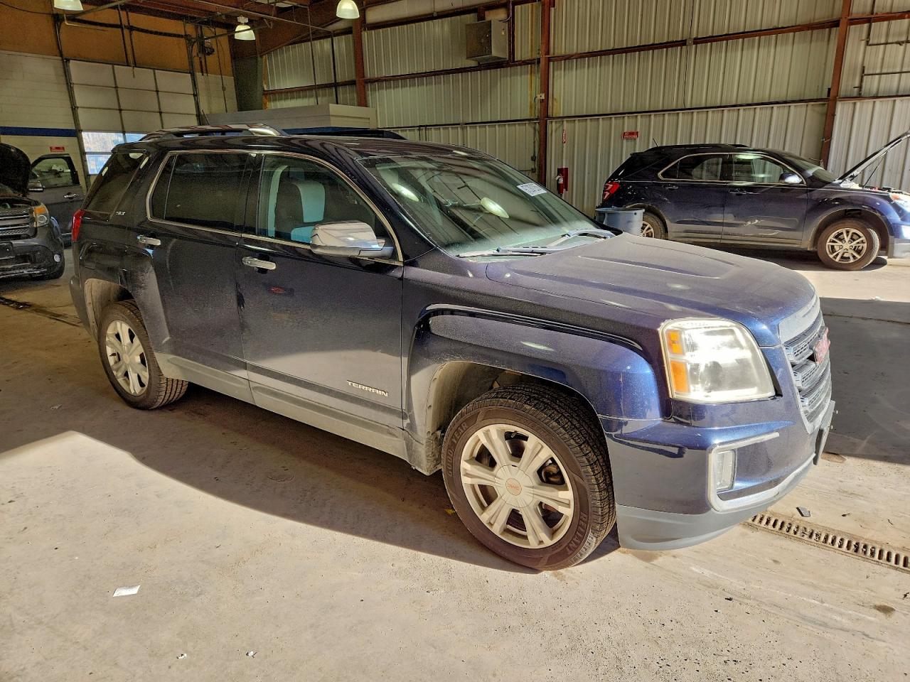 2017 GMC TERRAIN SLT photo 4