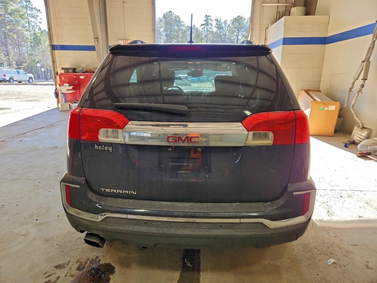 2017 GMC TERRAIN SLT photo 6