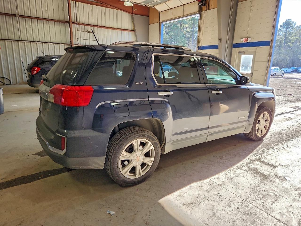 2017 GMC TERRAIN SLT photo 3