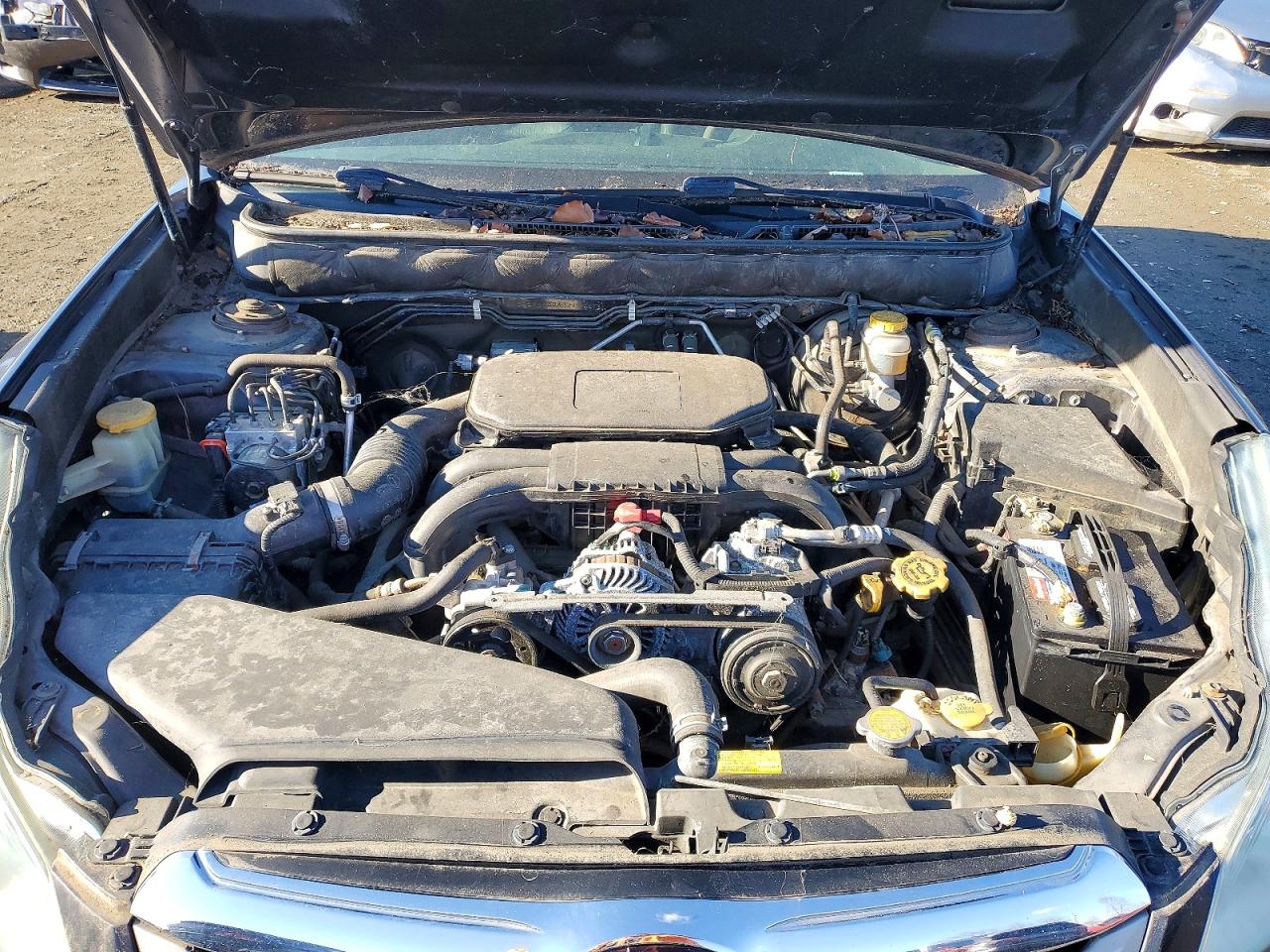 2010 SUBARU OUTBACK photo 11