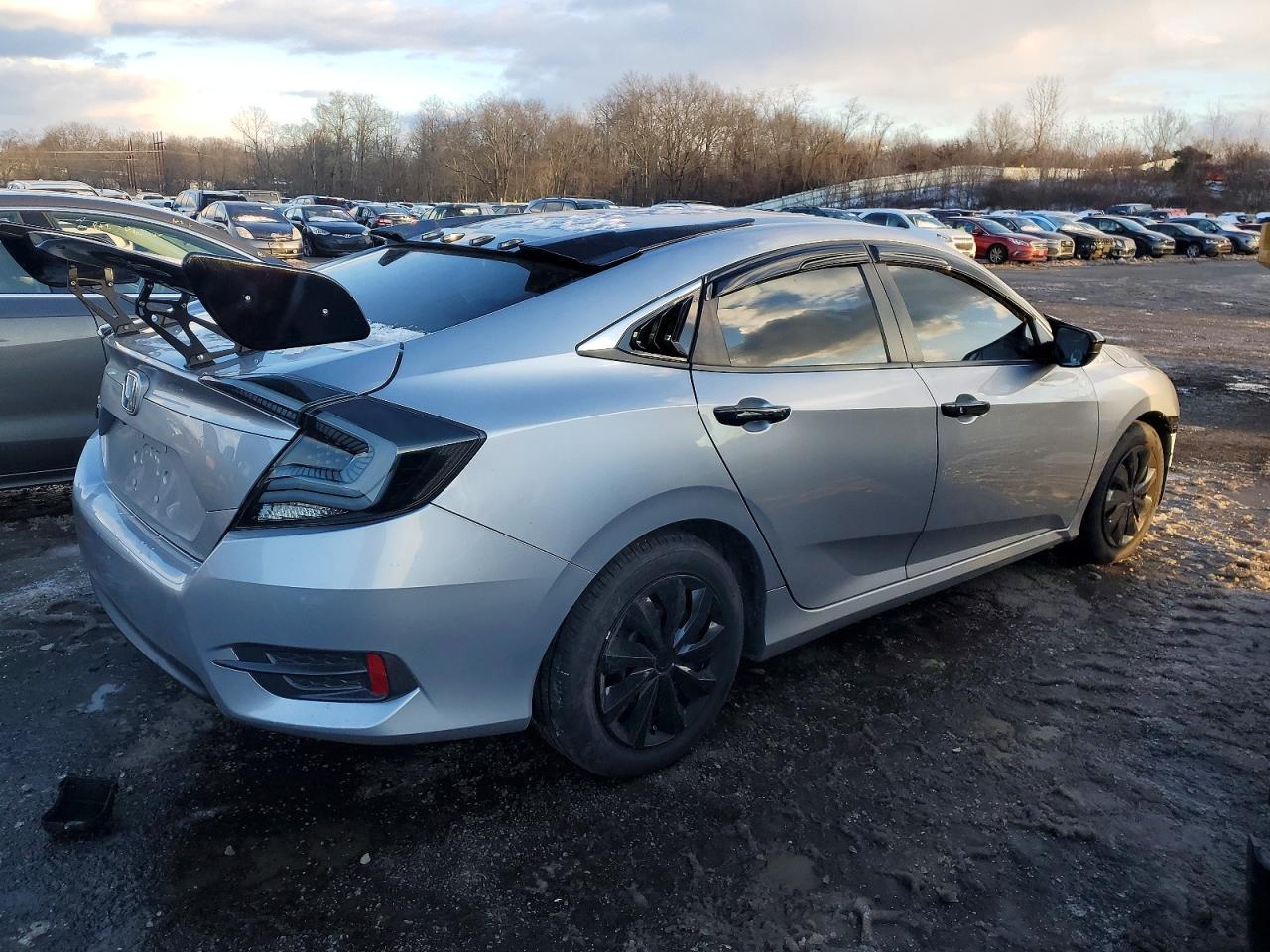 2017 HONDA CIVIC LX photo 5