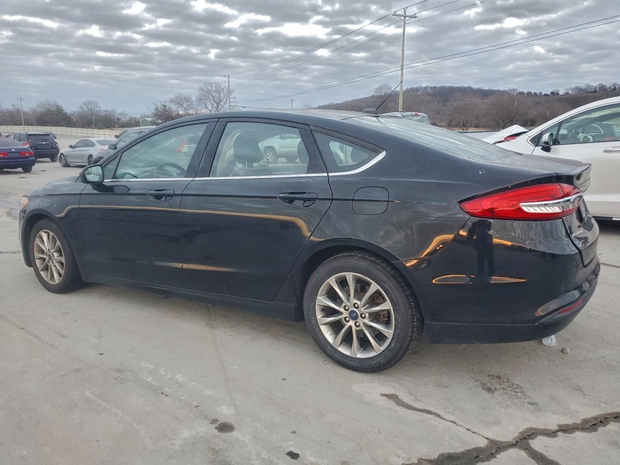 2017 FORD FUSION SE photo 2