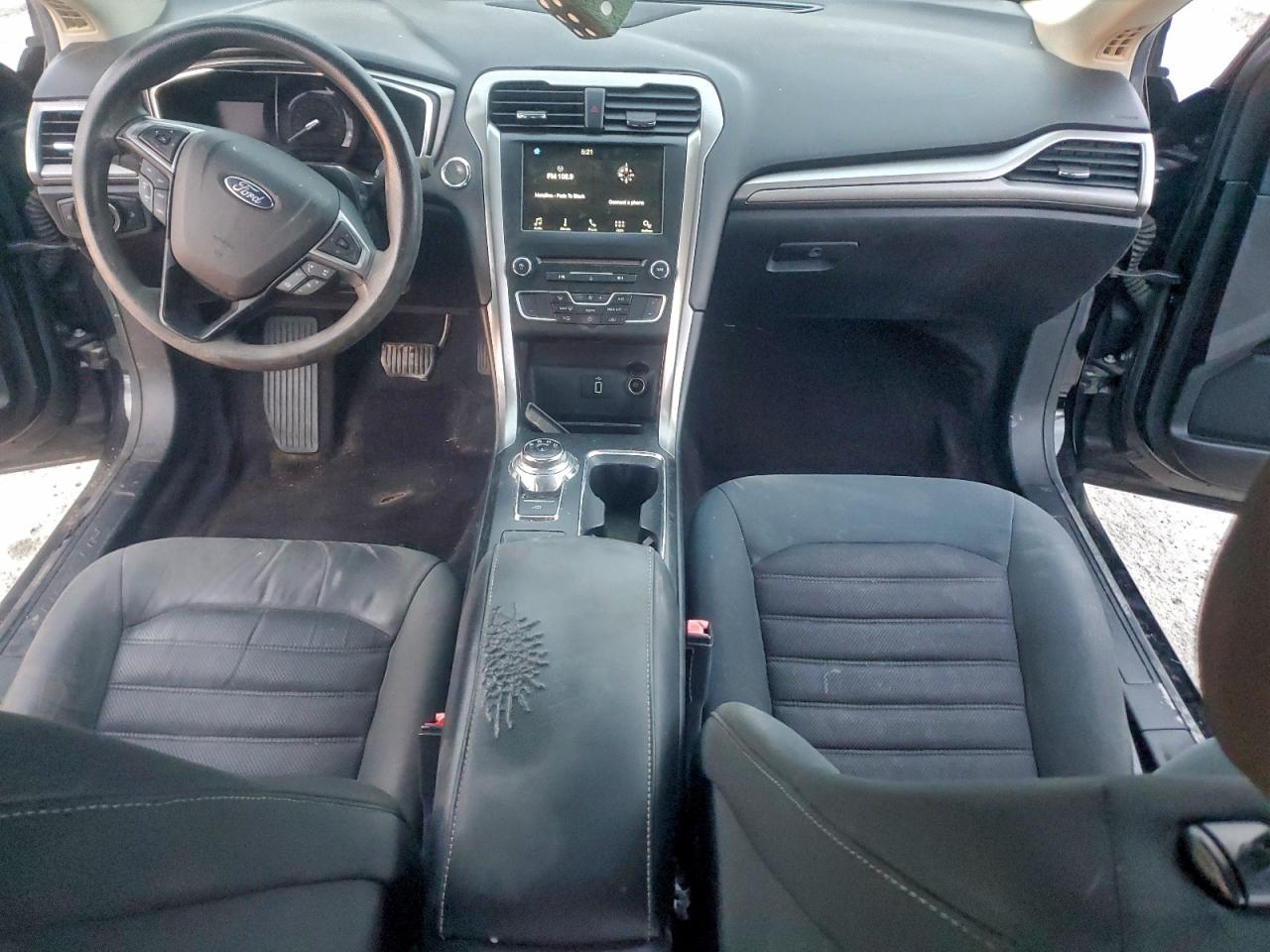 2017 FORD FUSION SE photo 8