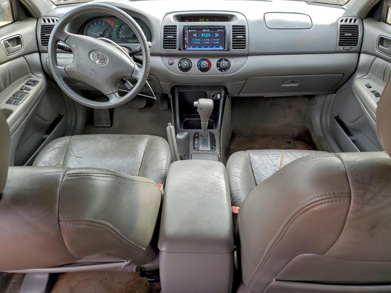 2002 TOYOTA CAMRY LE photo 8