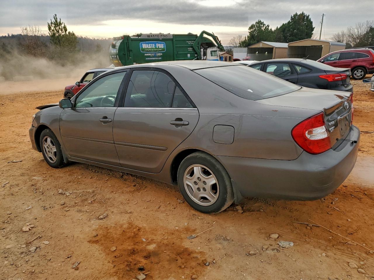 2002 TOYOTA CAMRY LE photo 2