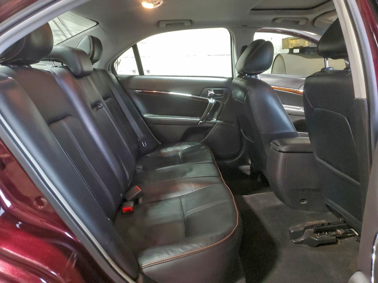 2011 LINCOLN MKZ photo 19