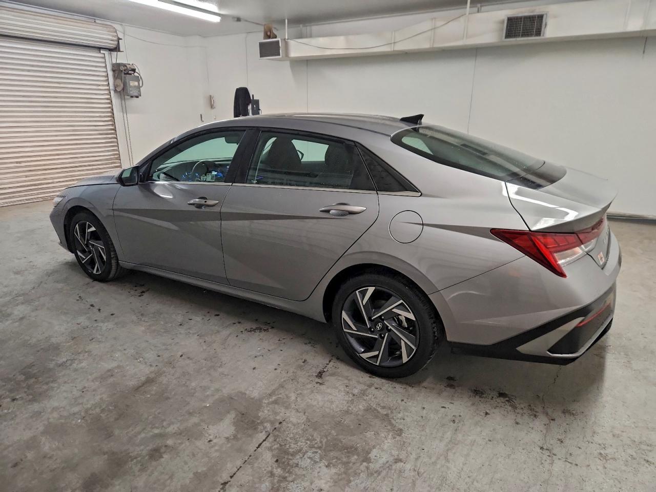 2025 HYUNDAI ELANTRA SEL photo 3