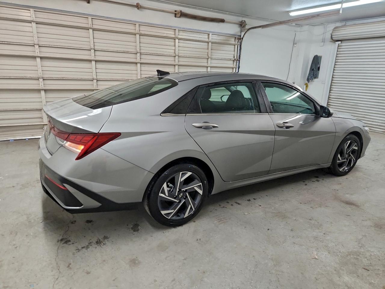 2025 HYUNDAI ELANTRA SEL photo 5