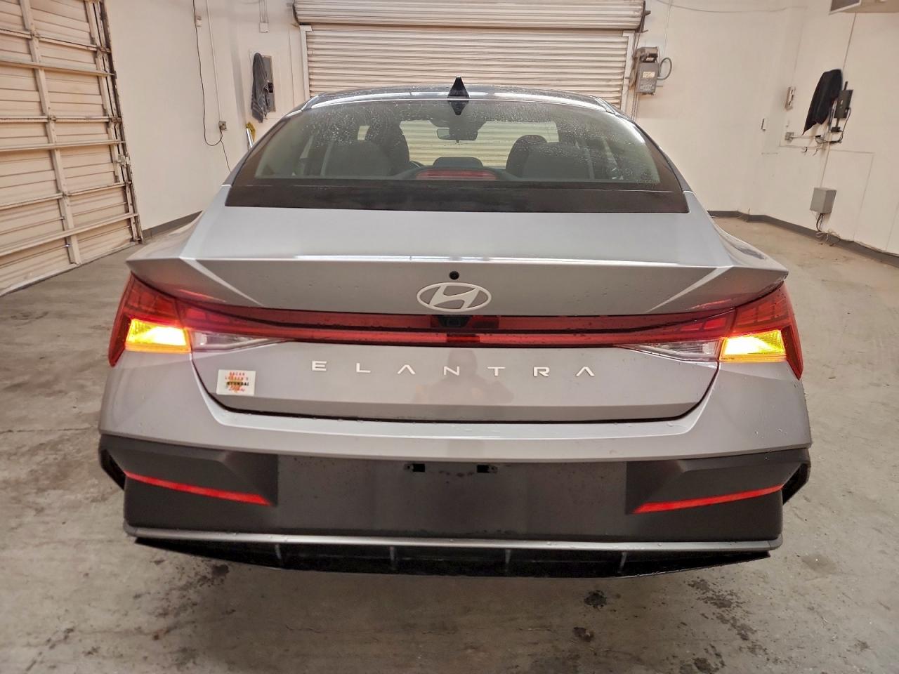 2025 HYUNDAI ELANTRA SEL photo 11