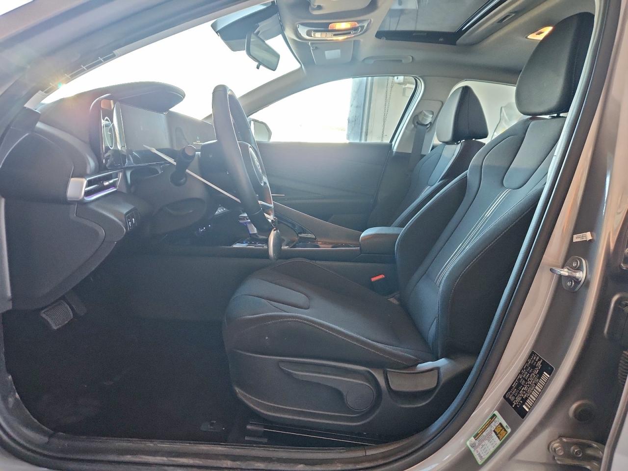 2025 HYUNDAI ELANTRA SEL photo 13