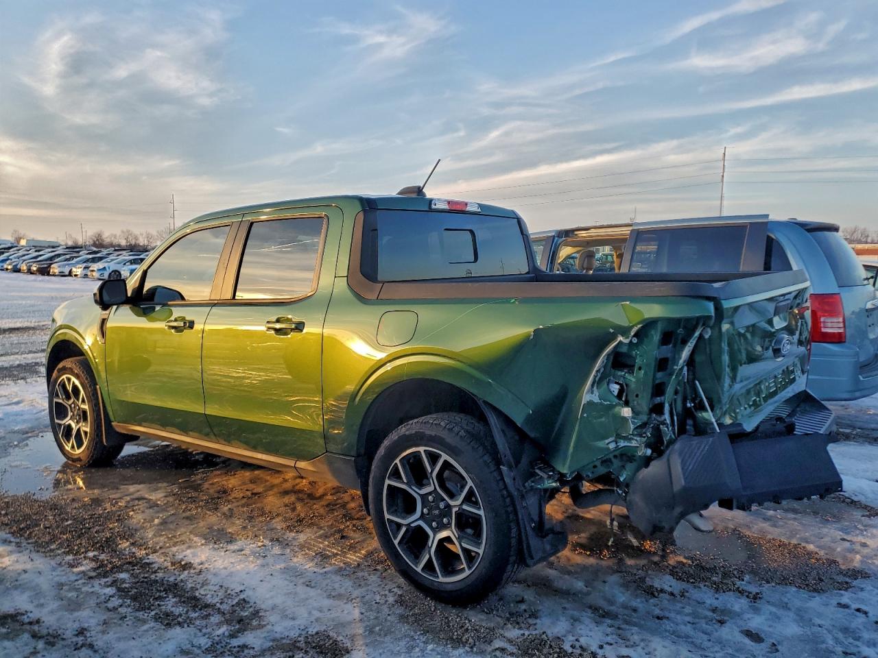 2025 FORD MAVERICK LARIAT photo 3