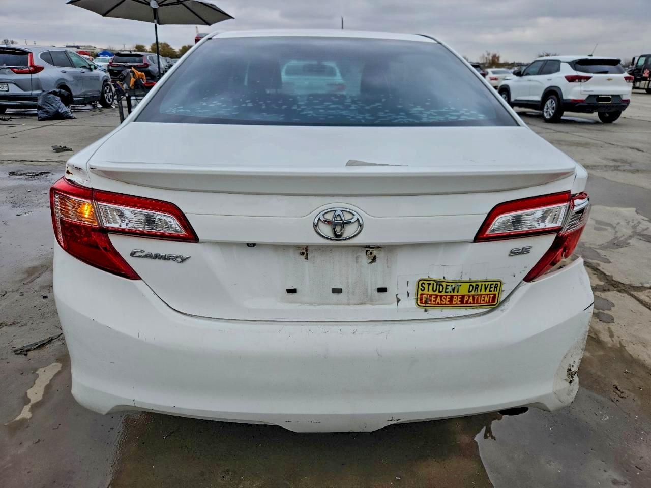 2014 TOYOTA CAMRY SE photo 6