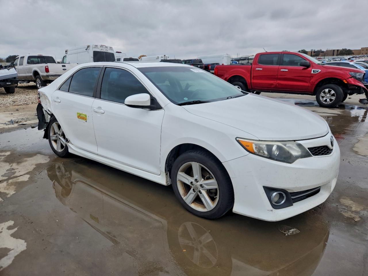 2014 TOYOTA CAMRY SE photo 4