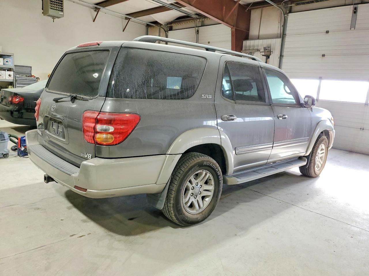 2004 TOYOTA SEQUOIA SR5 photo 5
