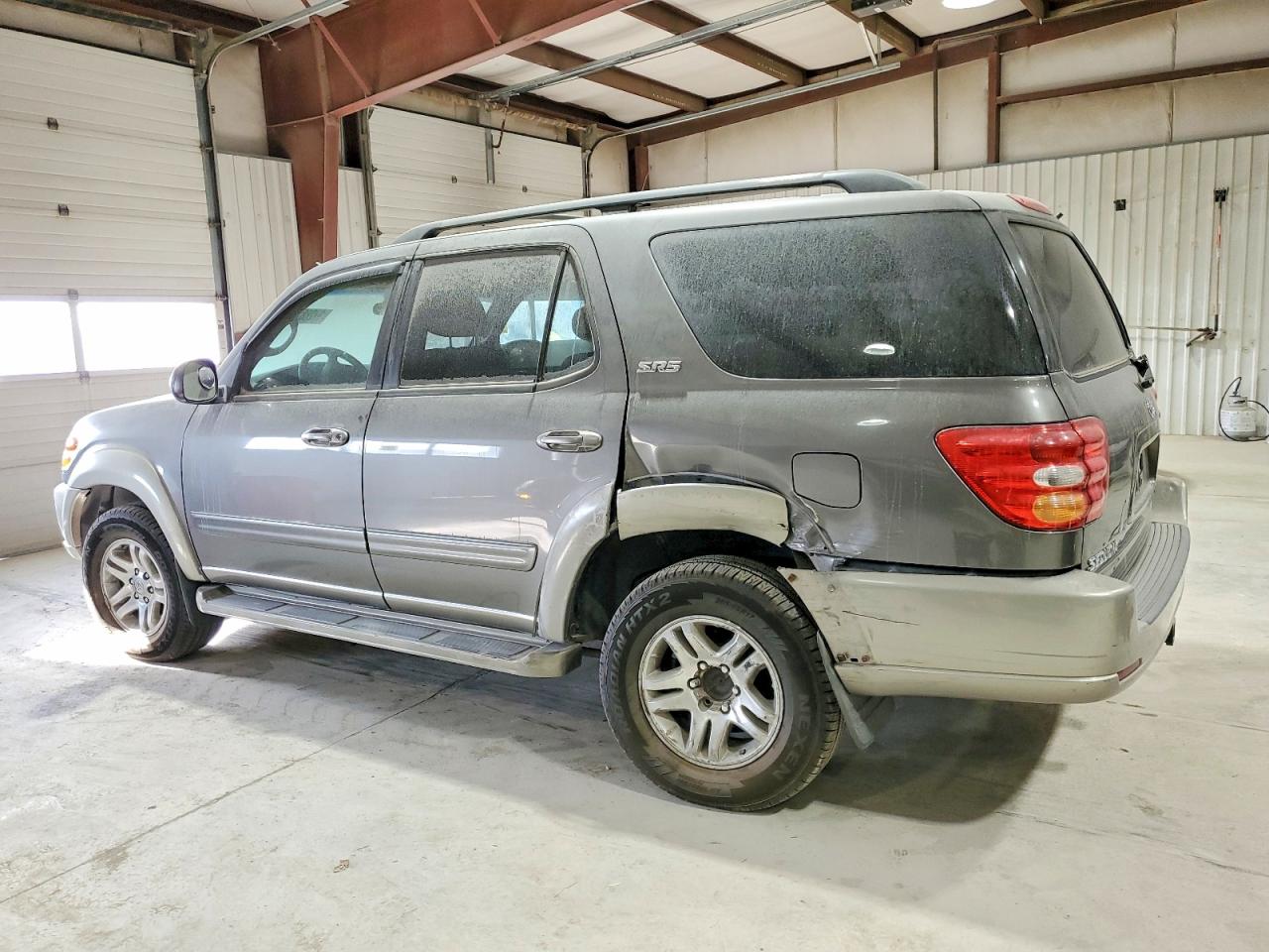 2004 TOYOTA SEQUOIA SR5 photo 3