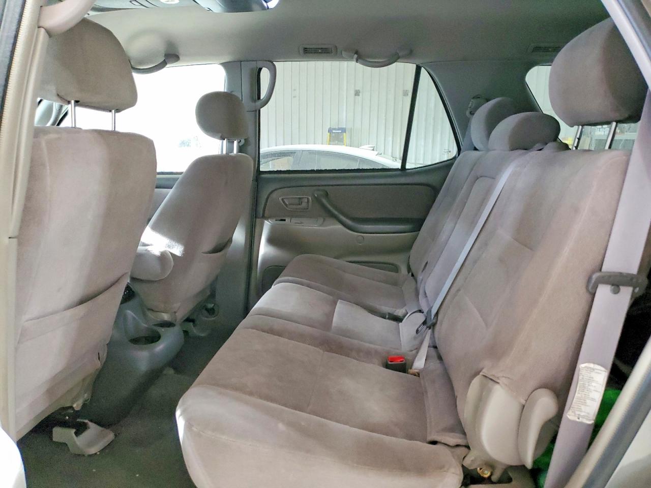 2004 TOYOTA SEQUOIA SR5 photo 21