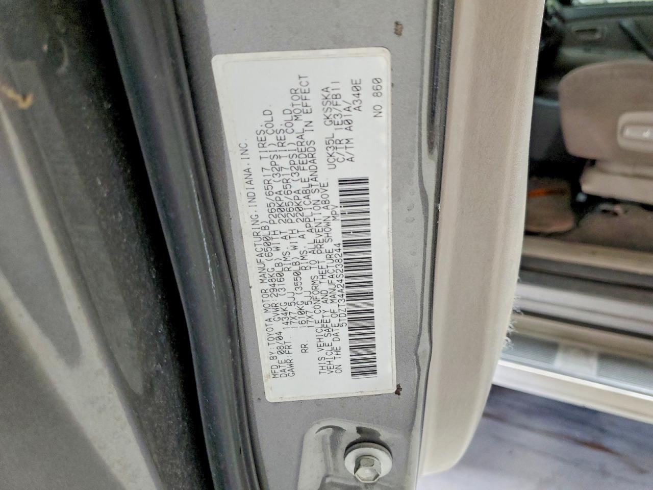 2004 TOYOTA SEQUOIA SR5 photo 25