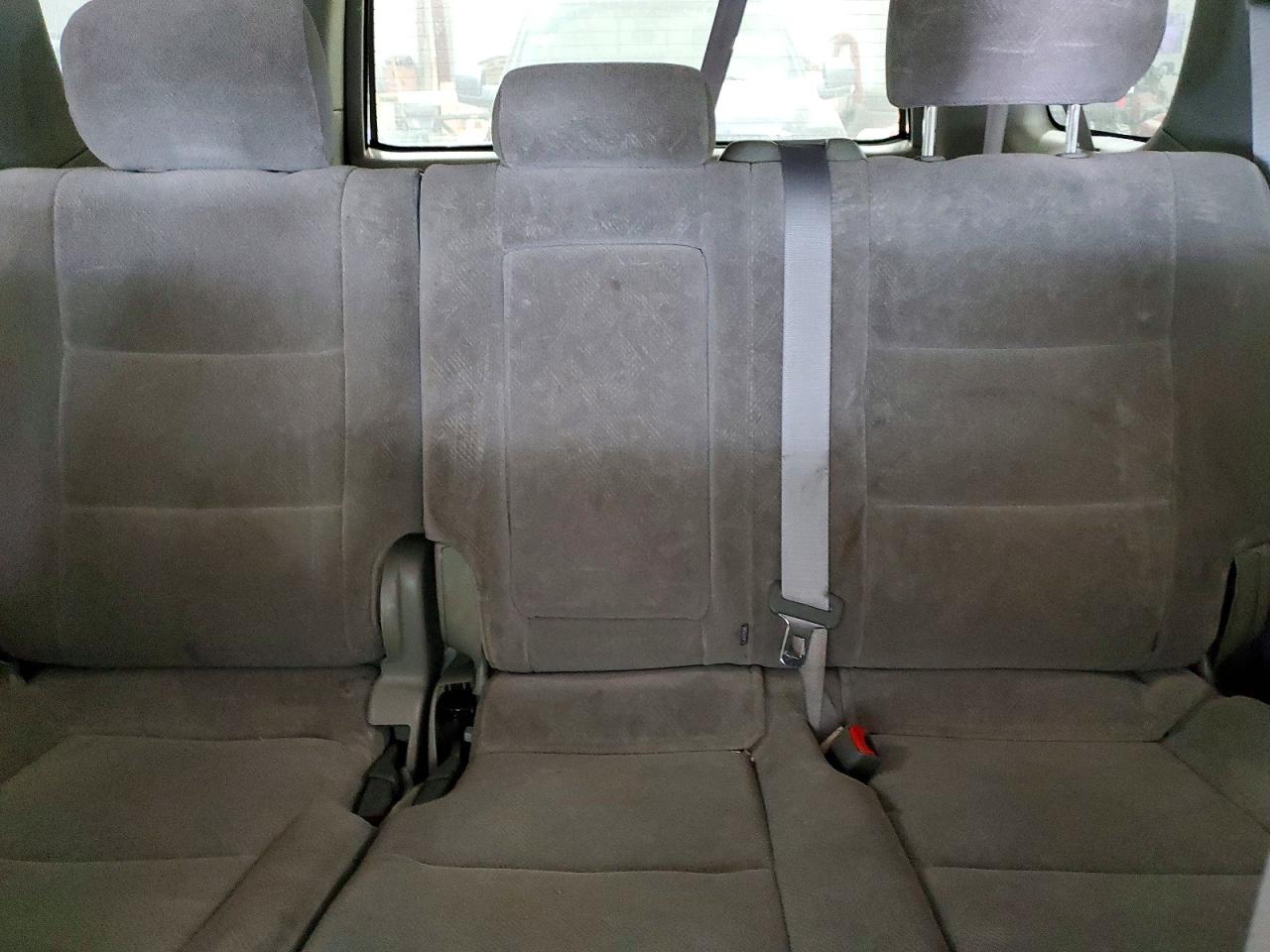 2004 TOYOTA SEQUOIA SR5 photo 19