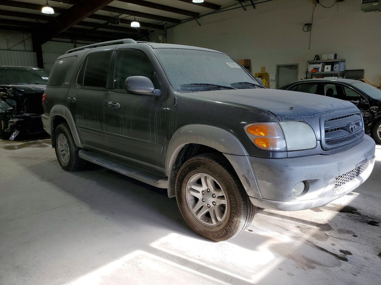 2004 TOYOTA SEQUOIA SR5 photo 7