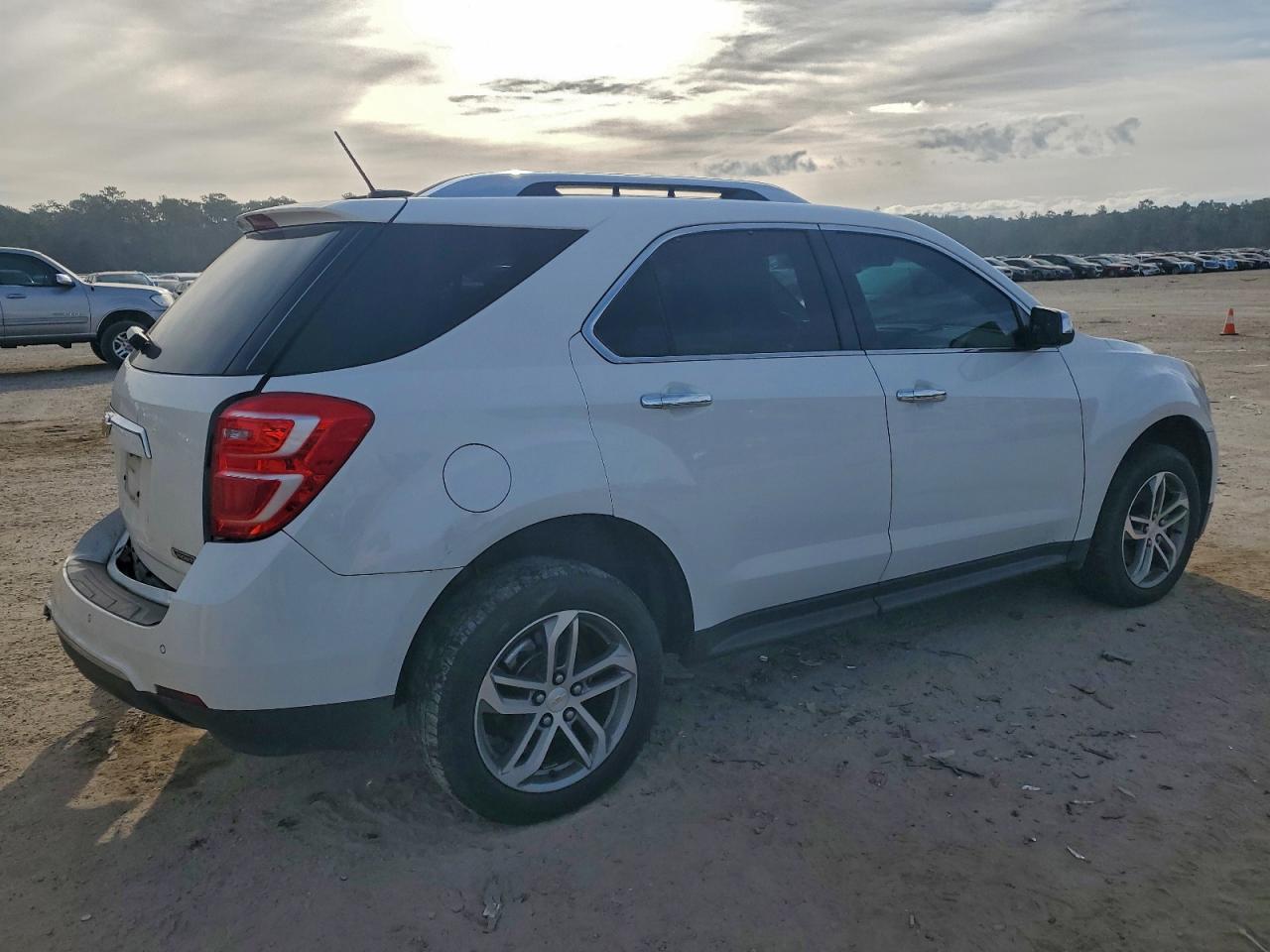 2017 CHEVROLET EQUINOX PREMIER photo 3