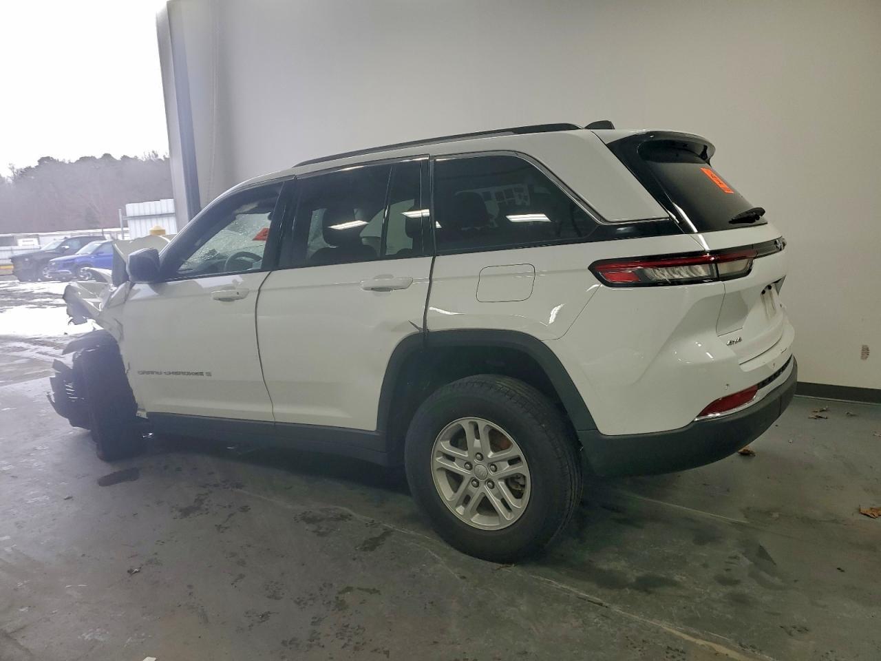 2023 JEEP GRAND CHEROKEE LAREDO photo 2