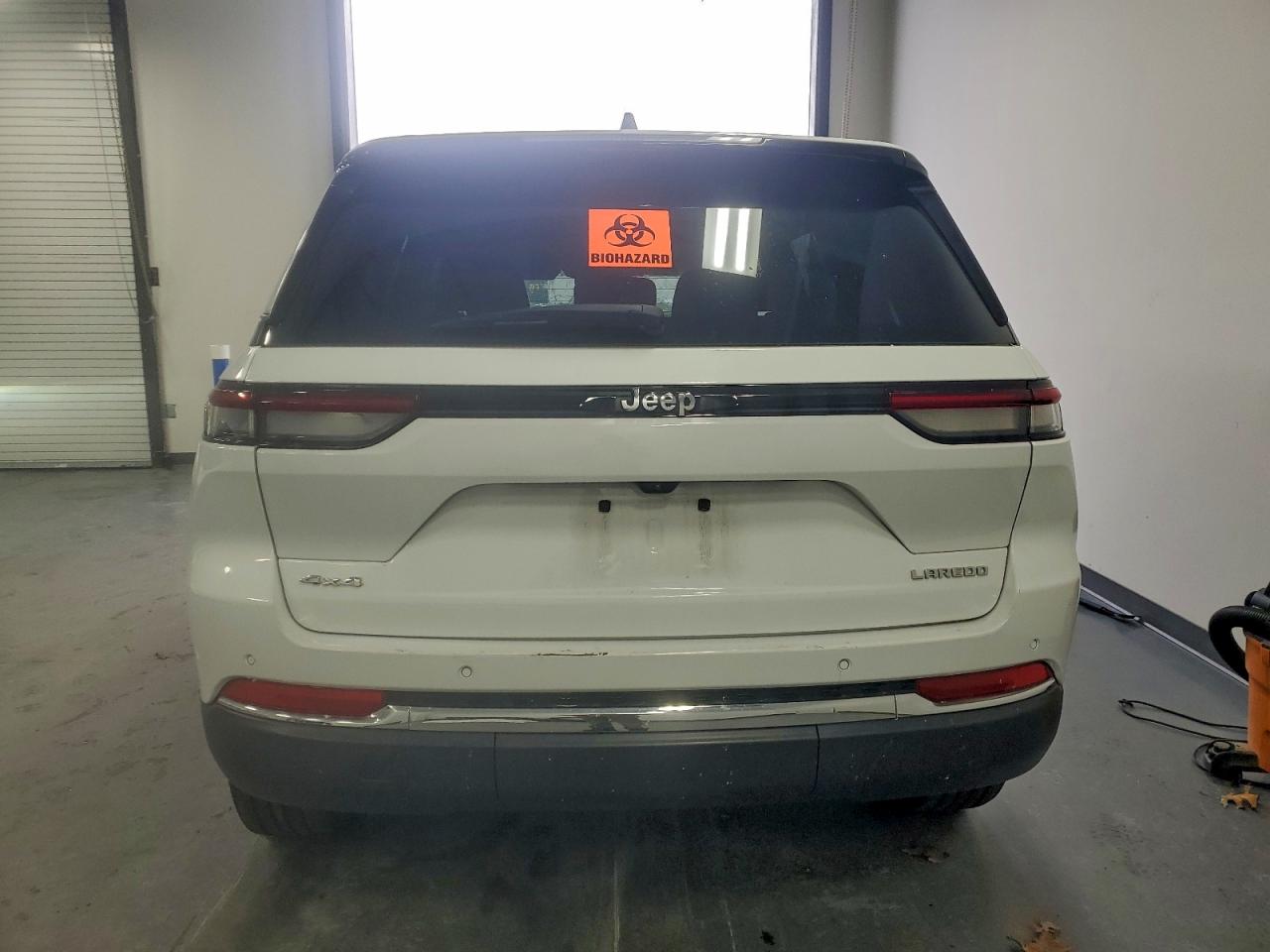 2023 JEEP GRAND CHEROKEE LAREDO photo 6