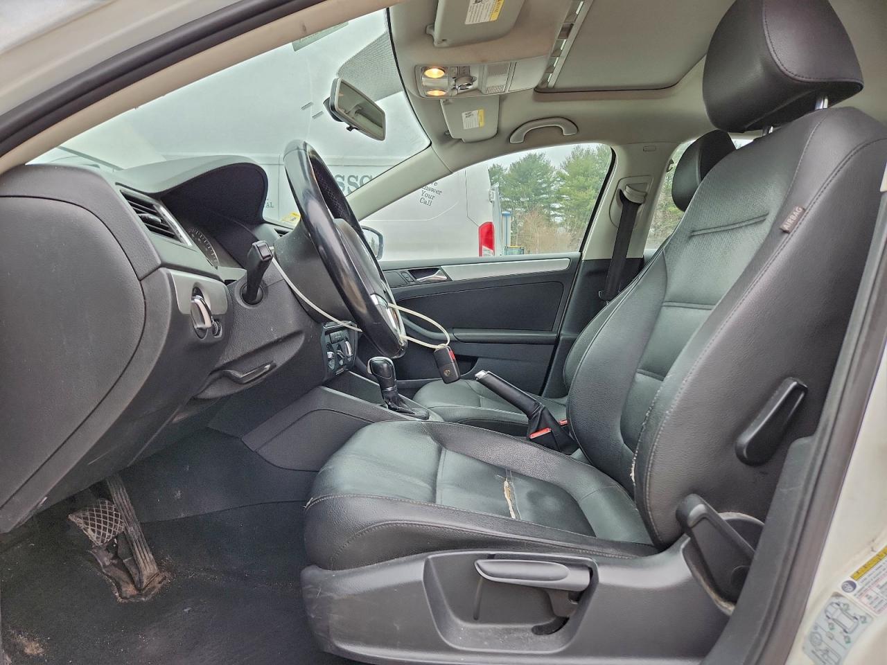 2012 VOLKSWAGEN JETTA SEL photo 13