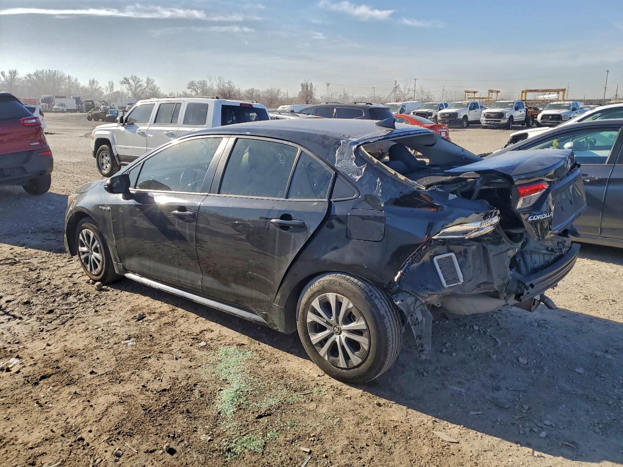 2021 TOYOTA COROLLA LE photo 3
