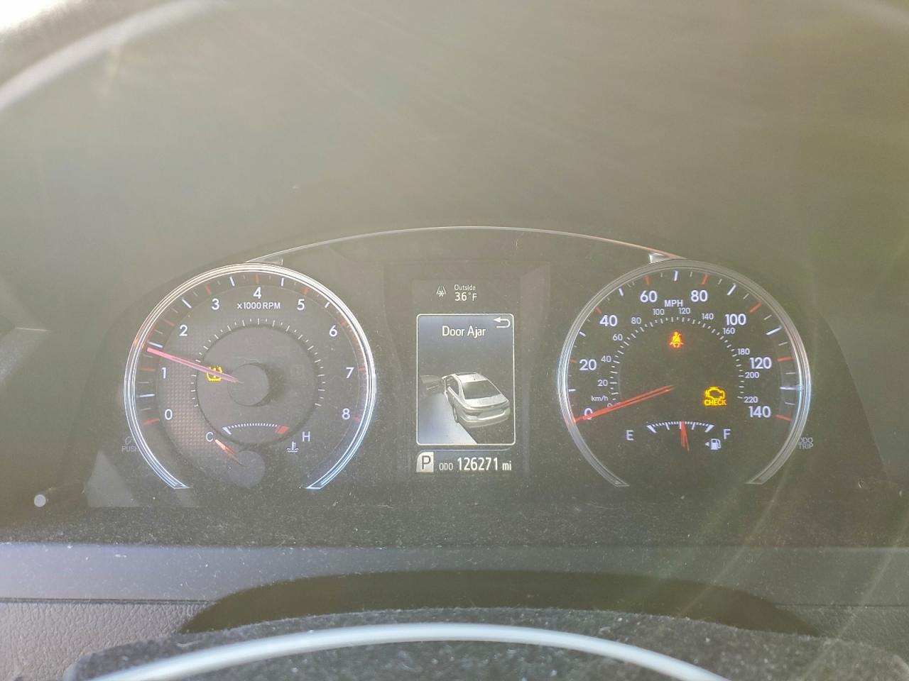 2016 TOYOTA CAMRY LE photo 9