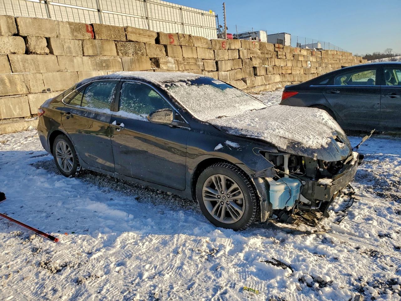 2016 TOYOTA CAMRY LE photo 4