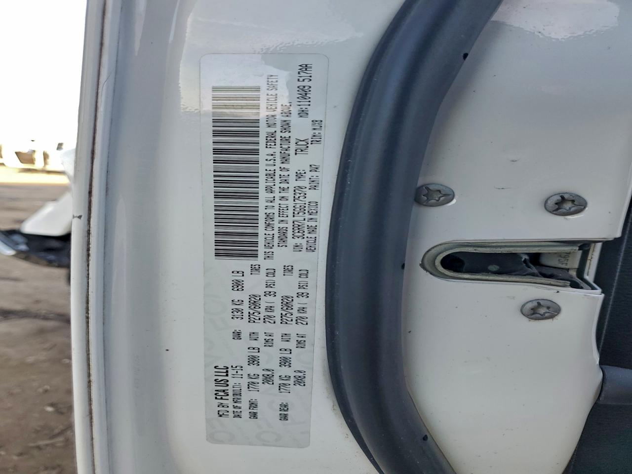 2016 RAM 1500 SLT photo 12