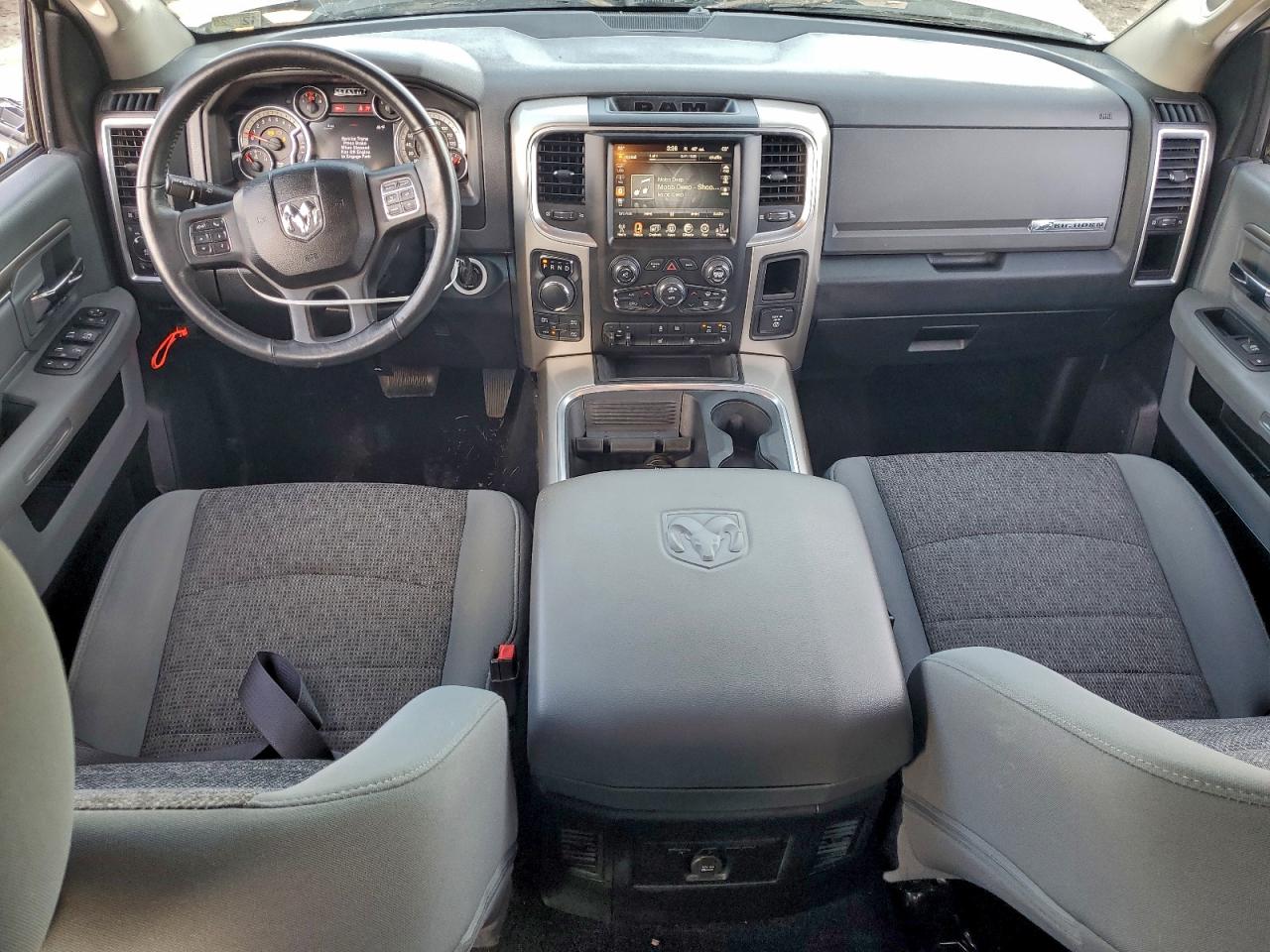 2016 RAM 1500 SLT photo 8