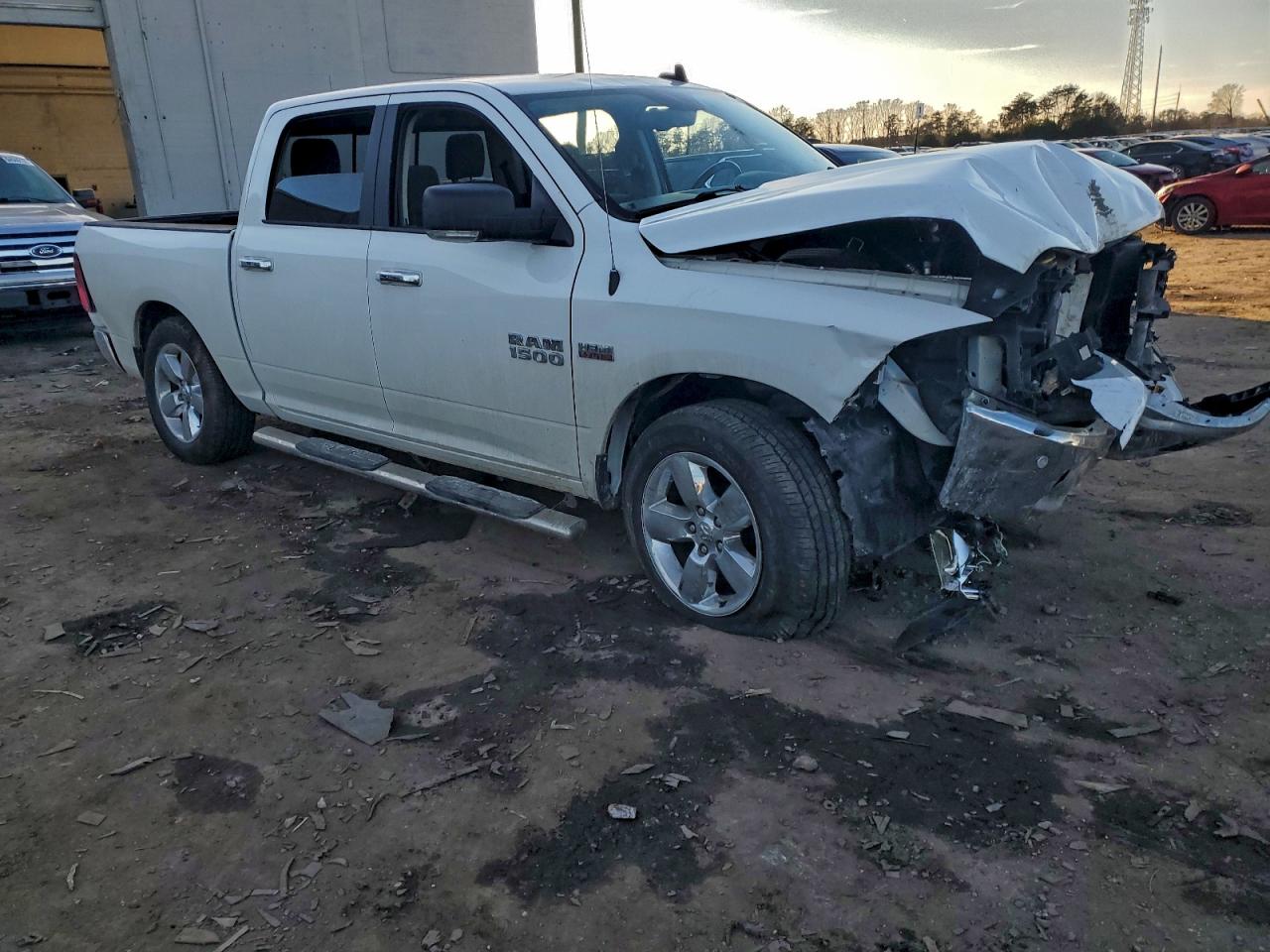 2016 RAM 1500 SLT photo 4