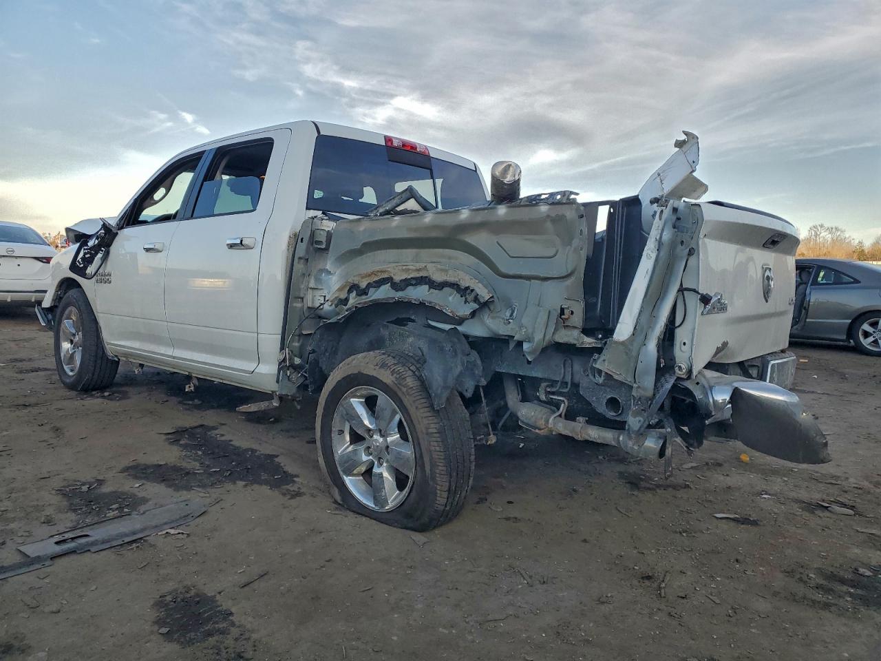 2016 RAM 1500 SLT photo 2