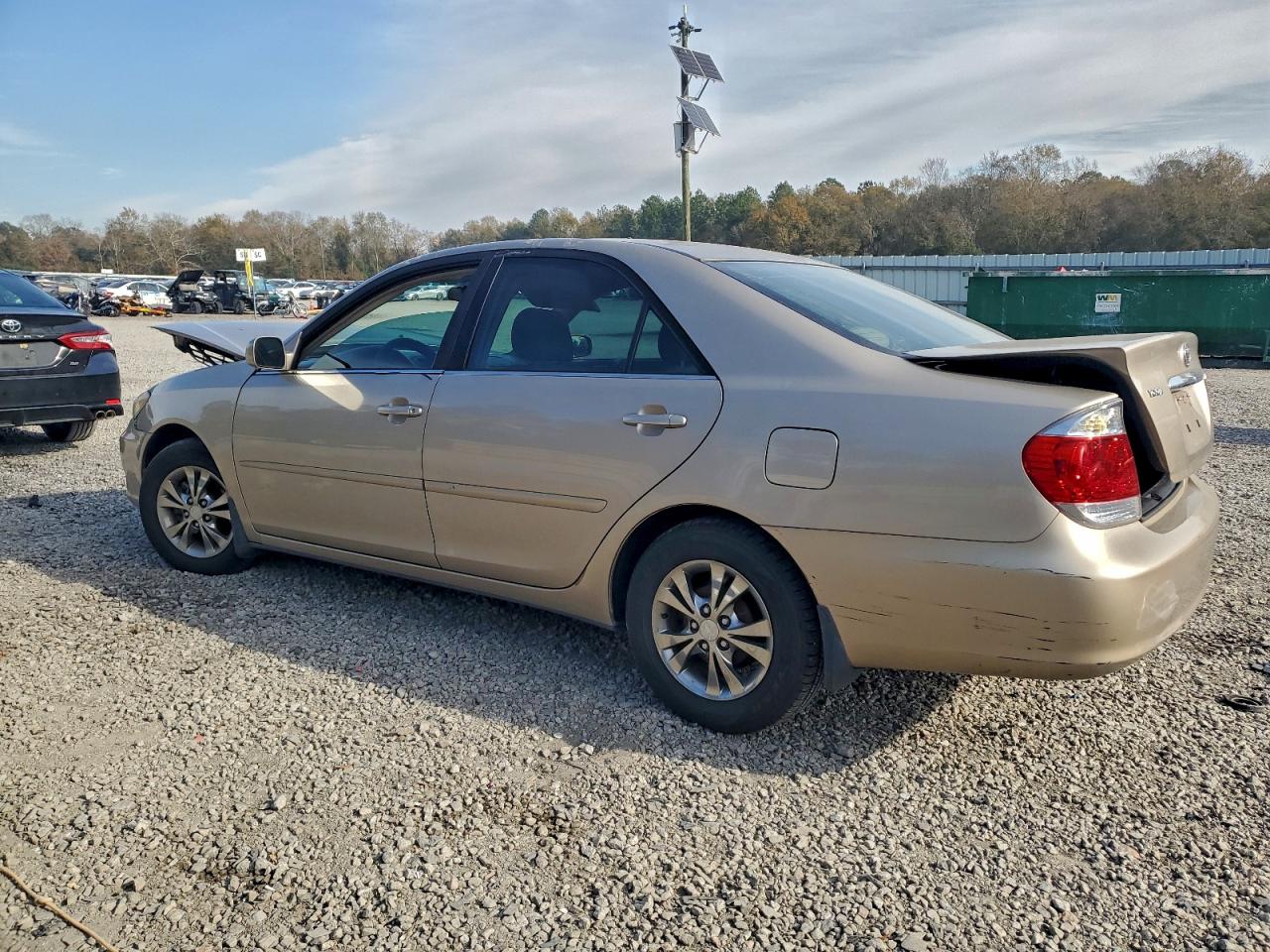 2005 TOYOTA CAMRY LE photo 3