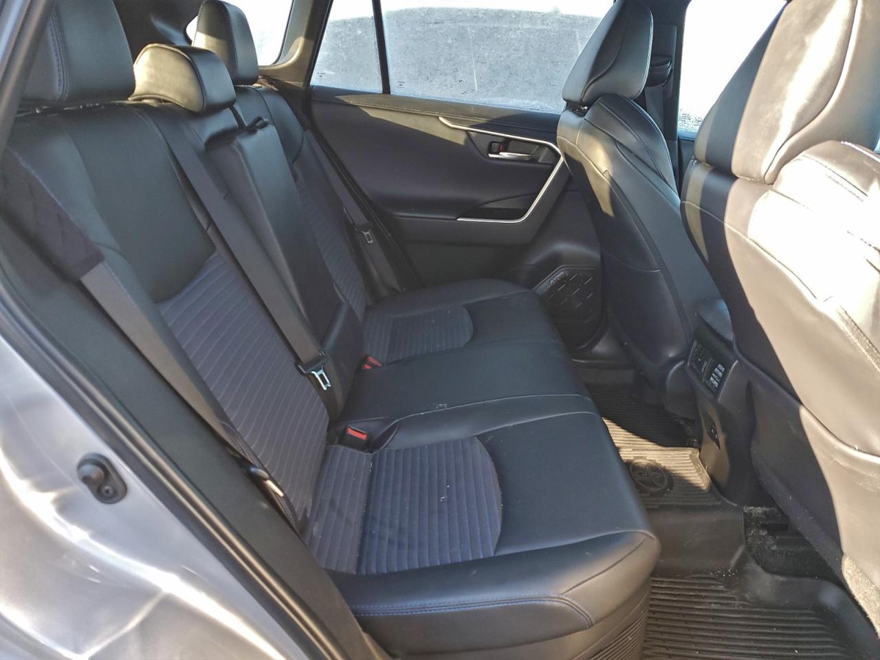 2022 TOYOTA RAV4 XSE photo 31