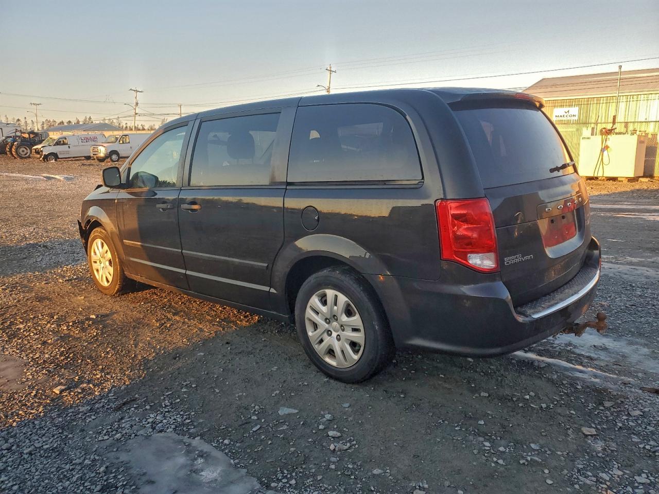 2015 DODGE GRAND CARAVAN SE photo 2