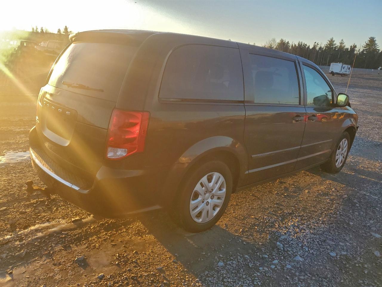 2015 DODGE GRAND CARAVAN SE photo 3