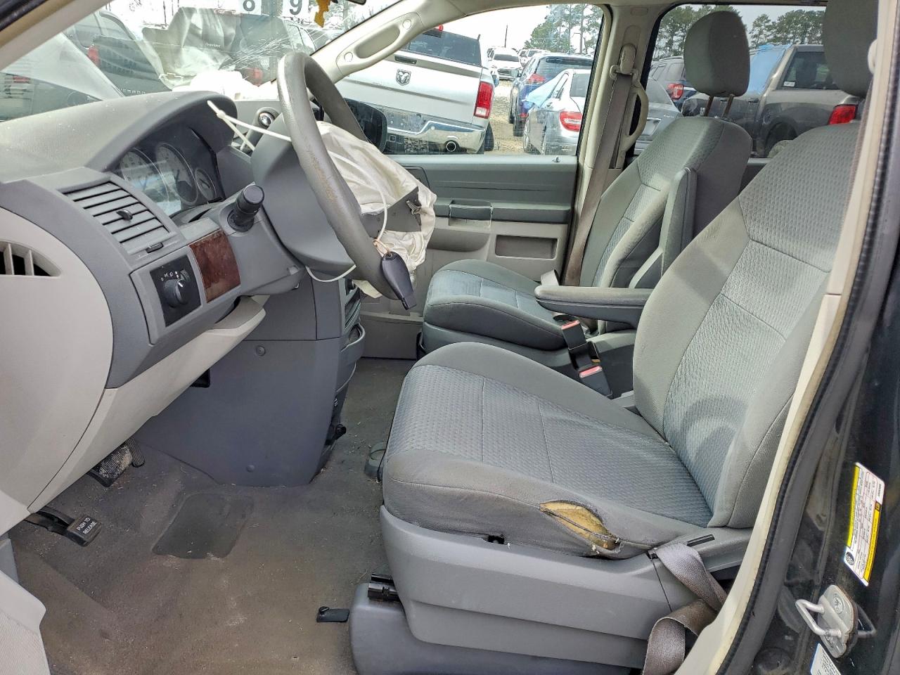 2010 CHRYSLER TOWN & COUNTRY LX photo 19