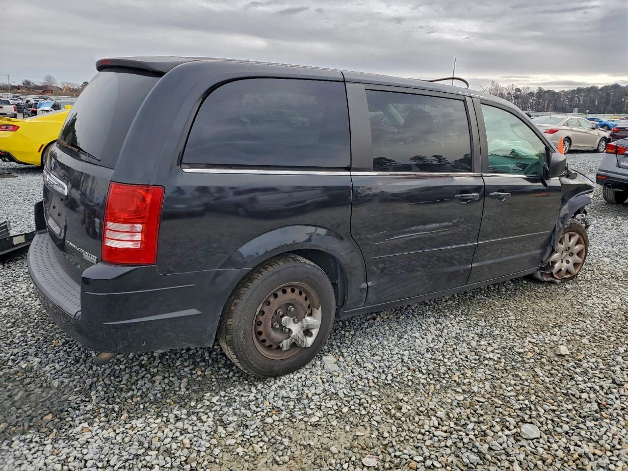 2010 CHRYSLER TOWN & COUNTRY LX photo 7