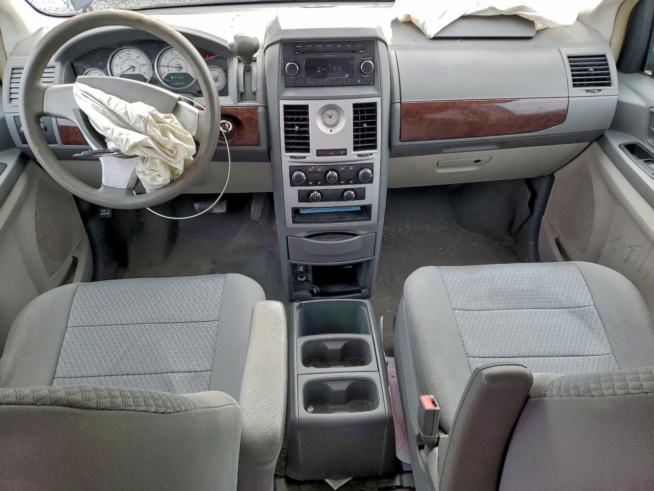 2010 CHRYSLER TOWN & COUNTRY LX photo 22