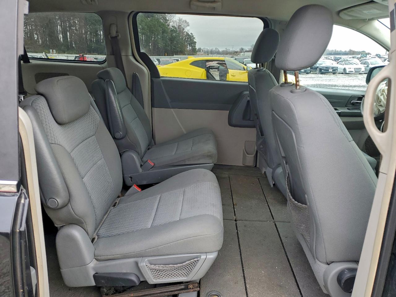 2010 CHRYSLER TOWN & COUNTRY LX photo 31