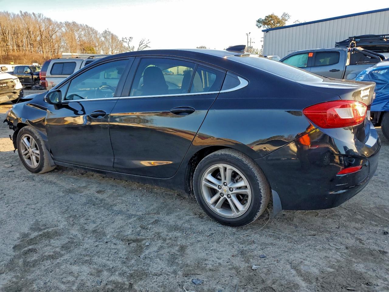 2017 CHEVROLET CRUZE LT photo 3