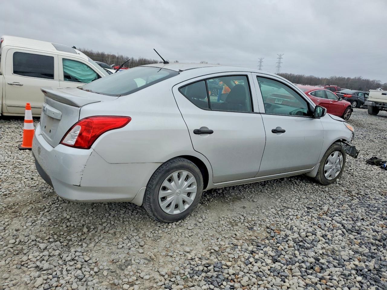 2018 NISSAN VERSA S photo 3