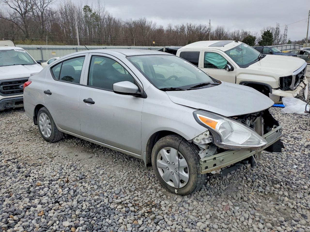 2018 NISSAN VERSA S photo 4