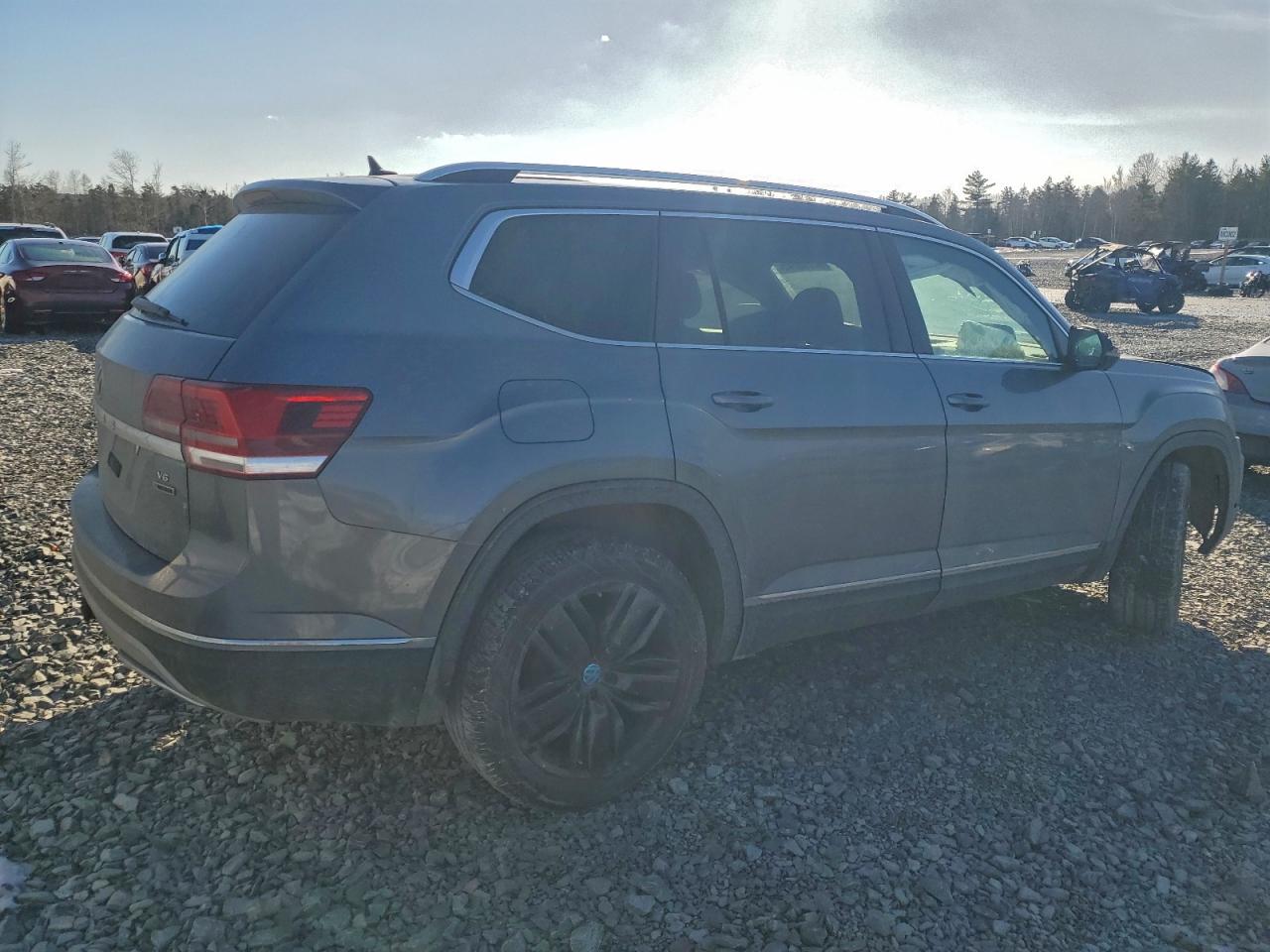 2018 VOLKSWAGEN ATLAS SEL PREMIUM photo 3