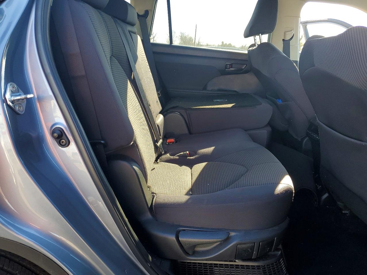 2022 TOYOTA HIGHLANDER HYBRID LE photo 31