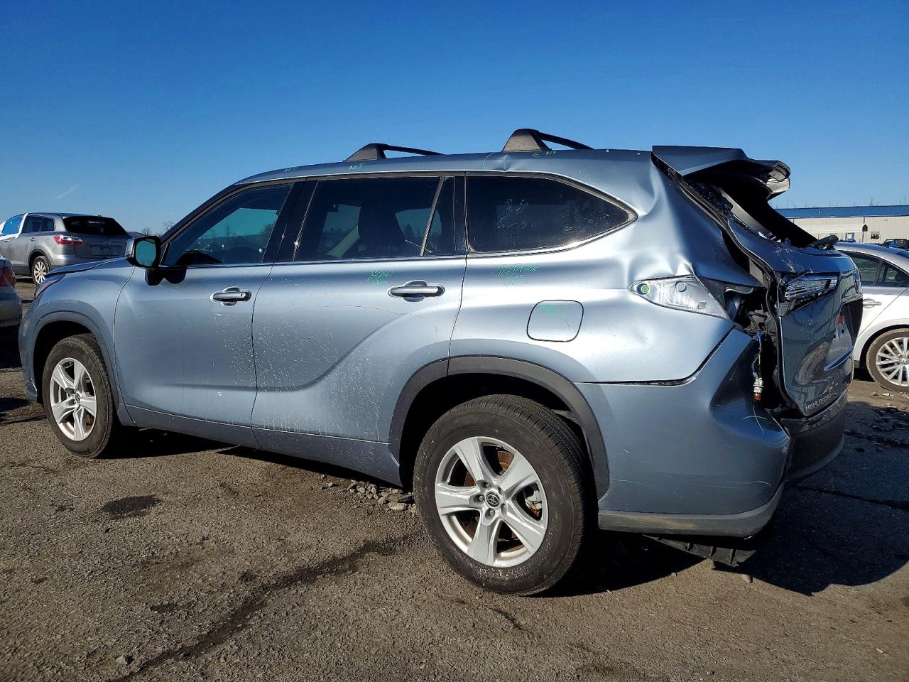 2022 TOYOTA HIGHLANDER HYBRID LE photo 4