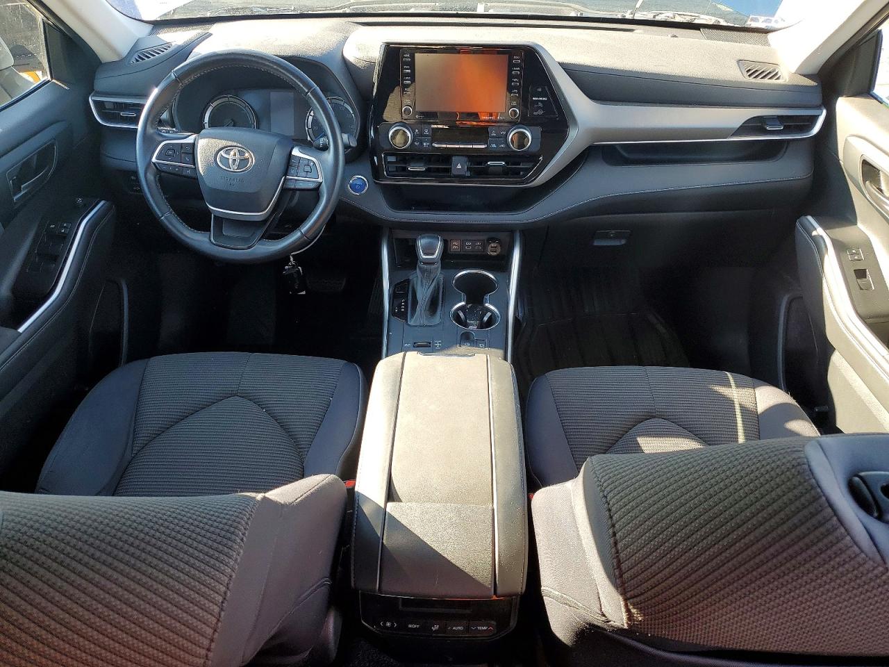 2022 TOYOTA HIGHLANDER HYBRID LE photo 22
